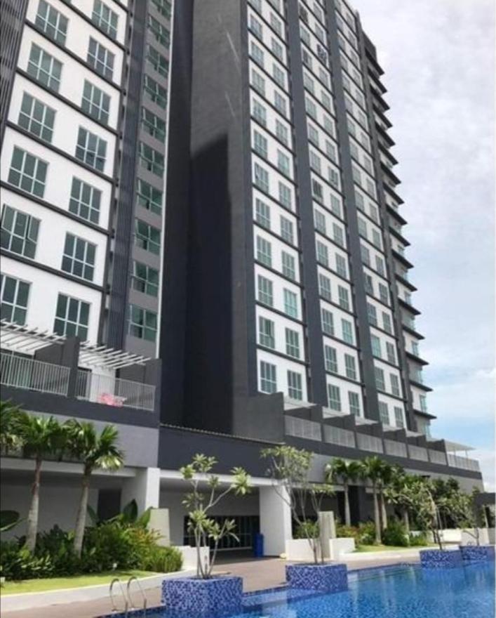 Apartment Azin Ramli *